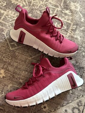 Nike Metcon 6 rrainers in Sweet Beet/White/Burgundy Crush